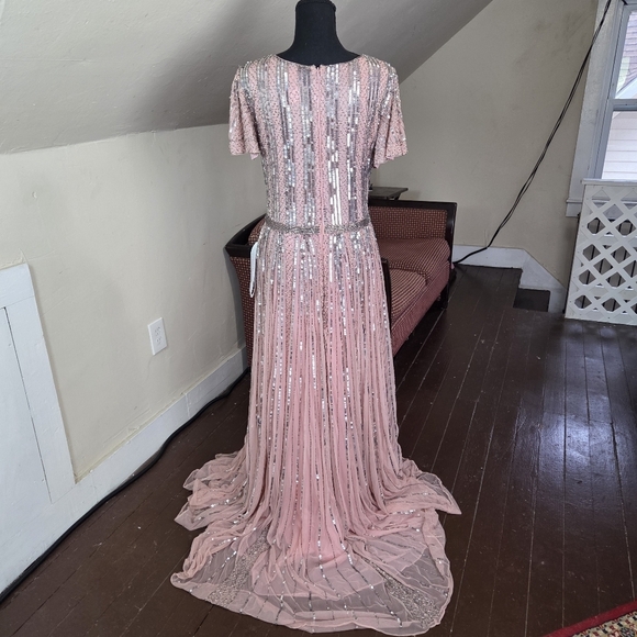 Mac Duggal Blush Pink Sequin V-Neck Gown Size 10 NEW w/ Defect